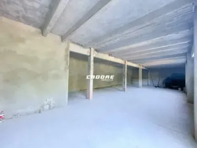 Excelente Sala comercial com aproximadamente 137m2 para locação no bairro Fortaleza I Cadore Imóveis