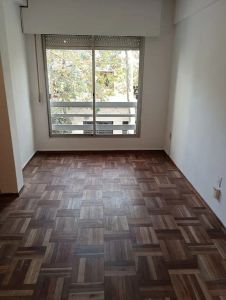 EXCELENTE UBICACIÓN. CORDÓN SUR. CERCA DE AV. RIVERA Y BV. ARTIGAS. MUY LUMINOSO.