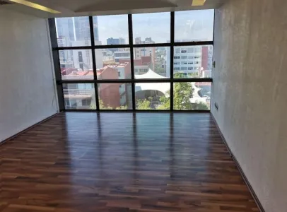 Excelentes pisos para oficinas, cada uno cuenta con 320 m2 Foto 1 de 12