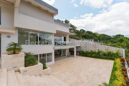 Exclusiva casa en venta Colinas del Tamanaco