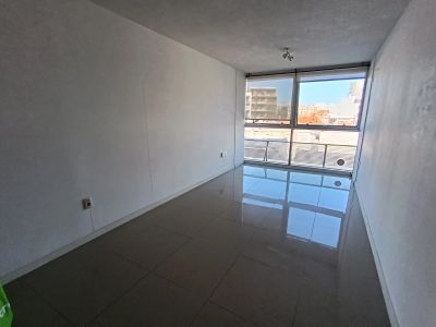 Exclusivo monoambiente frontal sobre 26 de Marzo, en estado impecable. Foto 3 de 15