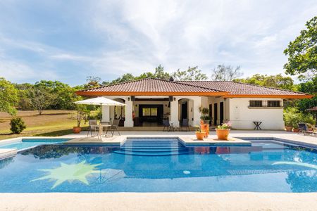 Finca Refugio Campestre, Playa y Ciudad Cercanas