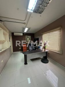 Galpón en Alquiler Av. La Limpia, Remax Millenium Picture 2 of 10