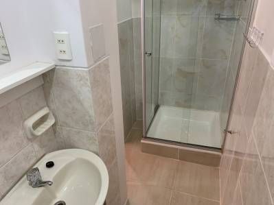 Garzonier amoblado sector asilo Achumani Foto 9 de 12