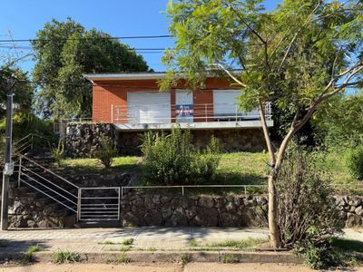 GRAN CASA EN VENTA EN AVENIDA BARBIERI
