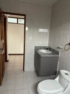  Granadilla 2 cuartos, 2 baños, cocina y baños nuevos $ 1.100