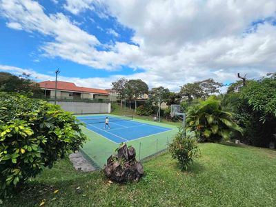 Guachipelín / Una Planta con Mezanine / Jardín