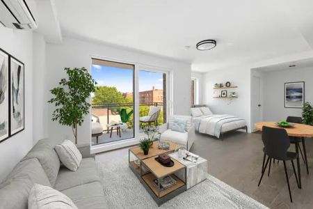 H7, 623 Avenue H