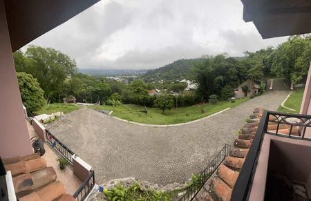 Habitación en casa independiente con piscina, Rio Ooro 200.000