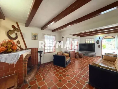 Hermosa Casa Con Amplio Terreno En Venta, La Colonia Tovar