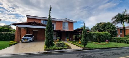 HERMOSA CASA EN PANCE