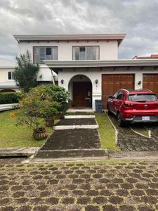  HERMOSA Y AMPLICASA EN RENTA, LOS LAURELES ESCAZU Foto 1 de 20