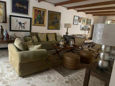  HERMOSA Y AMPLICASA EN RENTA, LOS LAURELES ESCAZU Foto 2 de 20