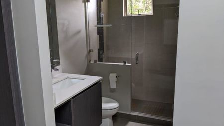  Hermoso apartamento amoblado con jardín en Acanto, Brasil de santa Ana