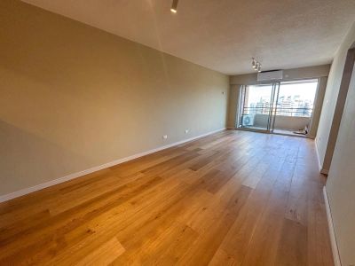 Hermoso apartamento de 1 dormitorio y terraza al frente en Villa Biarritz