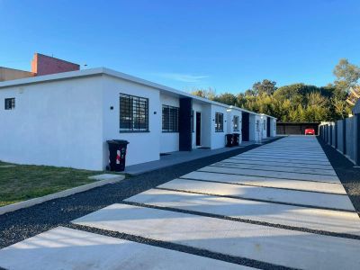 Hermoso complejo de viviendas en Solymar norte