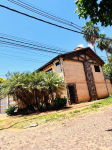 ¡Hermoso dúplex en una zona residencial privilegiada!