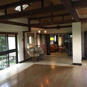  id 41201 Venta de casa de 3 niveles - Pinares de Curridabat