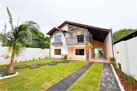 IMPONENTE CASA AMOBLADA EN LAMBARE Foto 3 de 9