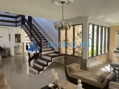 ITAPUÃ: Casa Espetacular com 8 Quartos, 4 Suítes, 3 Salas, 6 Banheiros, 10 Vagas, 804m² de Área - Sa