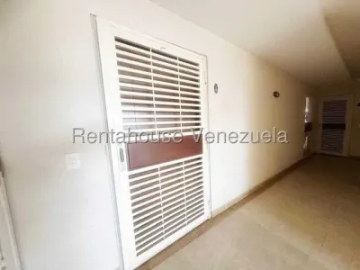 Jean Pavon Tiene Bello Apartamento En Alquiler En El Centro De Barquisimeto Lara 3 1 4 1 Imagem 8 de 30