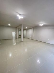 Josseyris Jimenez Alquila Local En La Viña