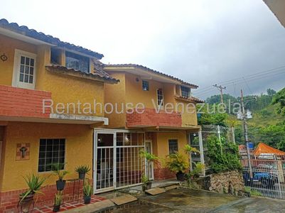 Julio Latouche 25-10392 Townhouse En Venta La Entrada Naguanagua, Cómodo Y Acogedor, Clima De Montaña, En Plena Avenida.