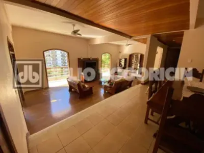Laranjeiras - Maravilhosa casa duplex - Linda e totalmente reformada - 6 salas - 5 suítes - 420 m² -