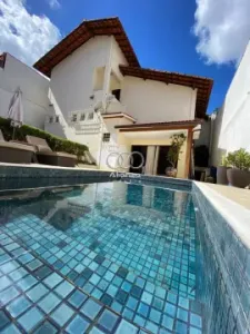 Linda casa a venda no Belvedere em ótima localização.