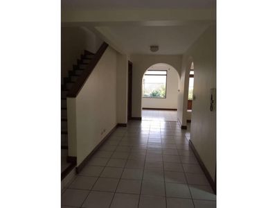 Linda Casa en exclusivo Condominio de 6 casas. Ubiación inmejorable