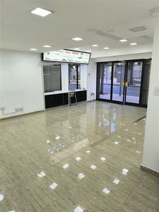 Local Comercial en Arriendo en MONEDA ENTRE MAC IVER Y MIRAFLORES, DETRAS BIBLIOTECA NACIONAL