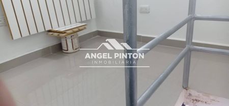 LOCAL COMERCIAL EN VENTA EN CC GRAN BAZAR MARACAIBO API 0296