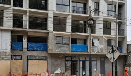 Local de estreno en venta - Semi implementado - Surco limité con Miraflores.