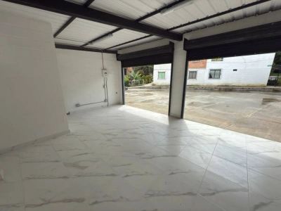 Local en Arriendo en Pajarito, Medellín Foto 3 de 7