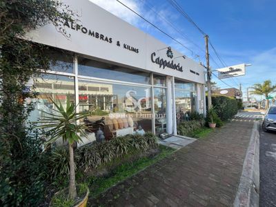 LOCAL SOBRE CALLE PRINCIPAL - MANANTIALES