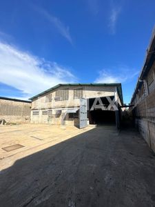 Local y Galpón en Alquiler Av. Principal La Curva, Remax Millenium Foto 2 de 6