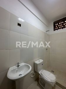 Local y Galpón en Alquiler Av. Principal La Curva, Remax Millenium Foto 6 de 6