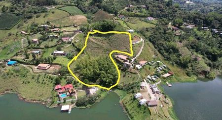 Lote en venta El peñol -Guatape Foto 1 de 16