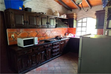 Lujo Clásico en Lambaré: Casa de Ensueño Foto 3 de 10