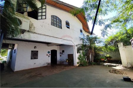 Lujo Clásico en Lambaré: Casa de Ensueño