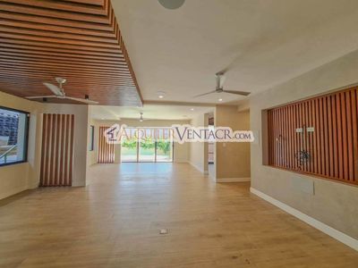 LUJOSA CASA AMUEBLADA DE 406 M2 CON PISCINA PROPIA EN JABONCILLOS