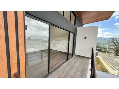  Lujosa casa en venta completamente nueva en Concepción de Tres Ríos