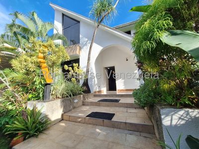 Lujosa Casa en venta Ubicada en Altos de Guataparo cuenta con Planta Eléctrica 26-8094 ELOISA  MEJIA
