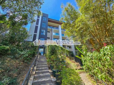  LUJOSO APARTAMENTO DE 3 HABIT.+ DE SERVICIO EN ESCAZU CENTRO Foto 2 de 20