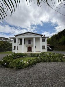  MANSION INDEPENDIENTE EN ZONA CENTRICA MUY CERCA DE SAN JOSE Foto 2 de 13