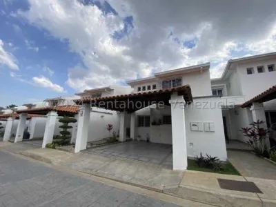 Marydoll Mogollon B. Vende Encantadora Quinta Ubicada En Urbanizacion Los Cardones Zona Este Barquisimeto-lara*-*
