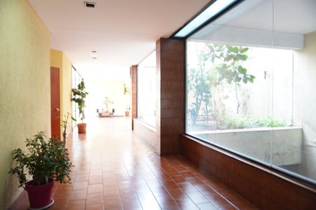 Metro Pedro de Valdivia oficina recepcion y 1 privado Foto 2 de 10