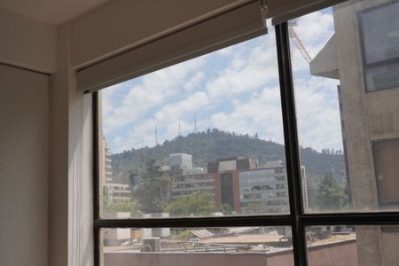 Metro Pedro de Valdivia oficina recepcion y 1 privado Foto 4 de 10