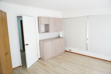 Metro Pedro de Valdivia oficina recepcion y 1 privado Foto 8 de 10