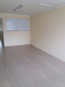 Metro Pedro de Valdivia oficina recepcion y 4 privados Foto 3 de 10